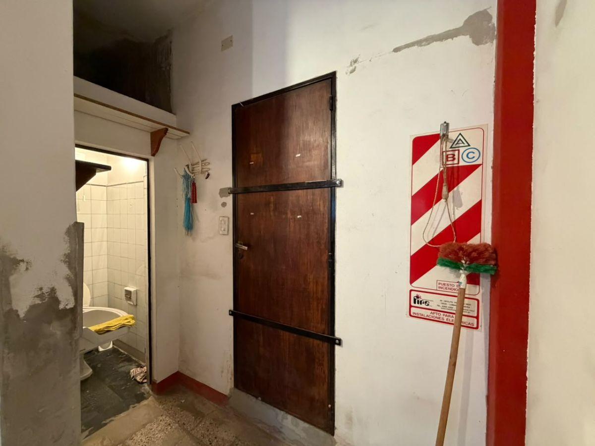 Foto de LOCAL COMERCIAL EN ALQUILER – CHACABUCO BANFIELD, imagen 2