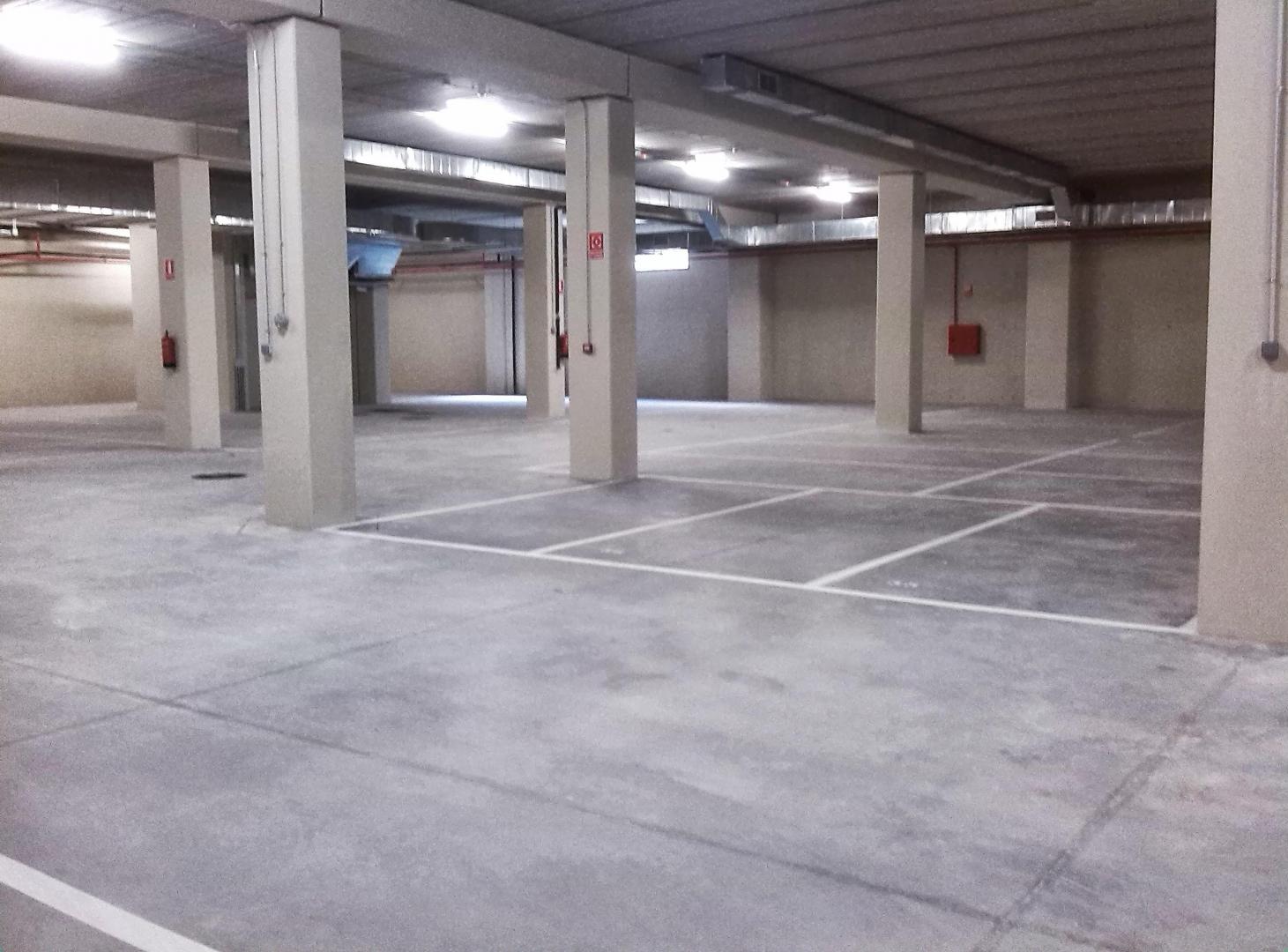 Foto de Alquilo cochera fija en Juncal y Suipacha, imagen 1