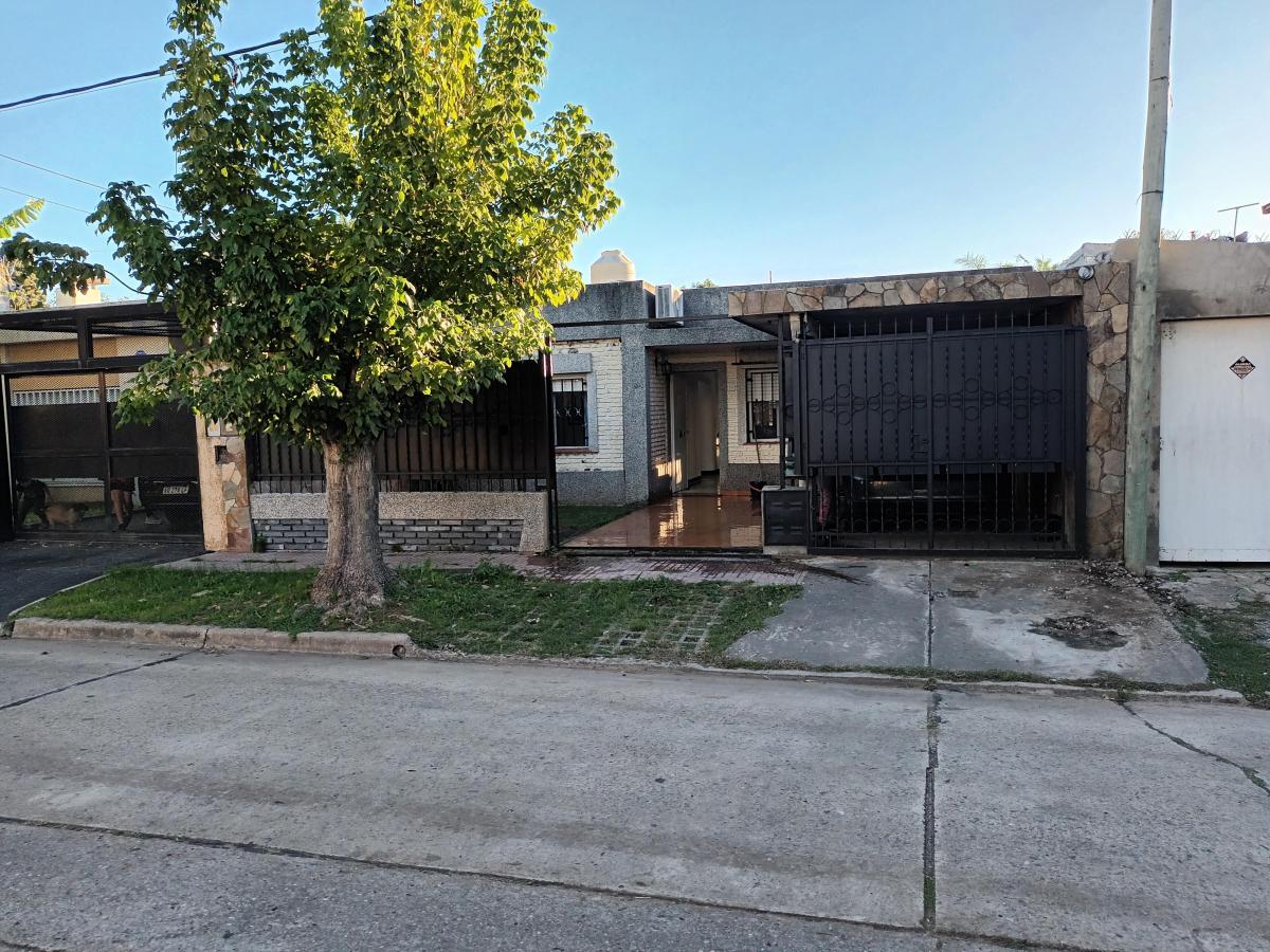 Casa en Venta, 3 Dorm., Piscina Barrio La Florida 1