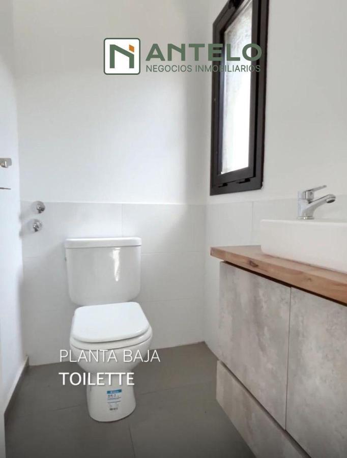 Foto de Casa en venta. Tipo dúplex de 100 m2 construidos en lote de 170m2, imagen 1