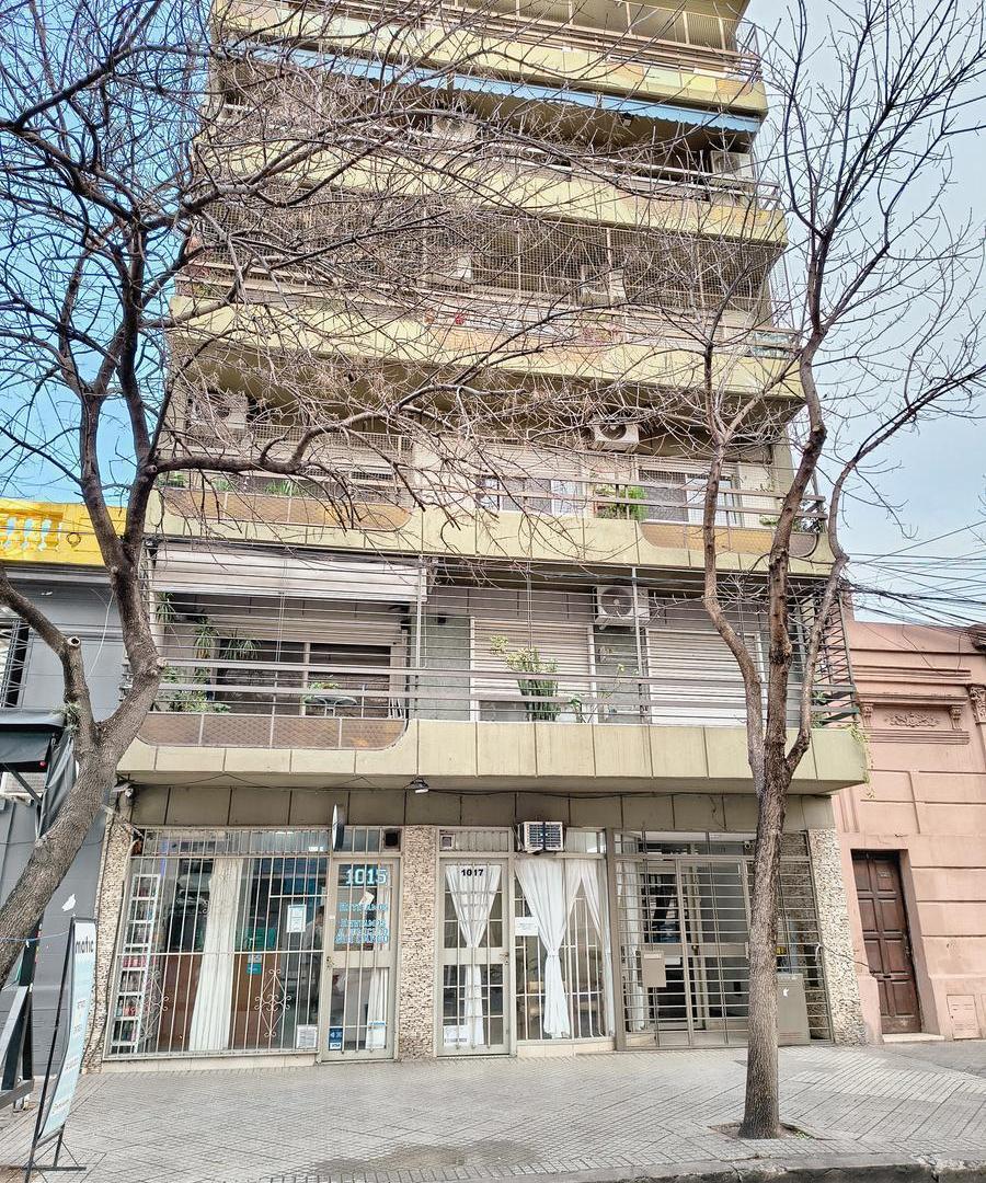 Local comercial vidriado al Frente
