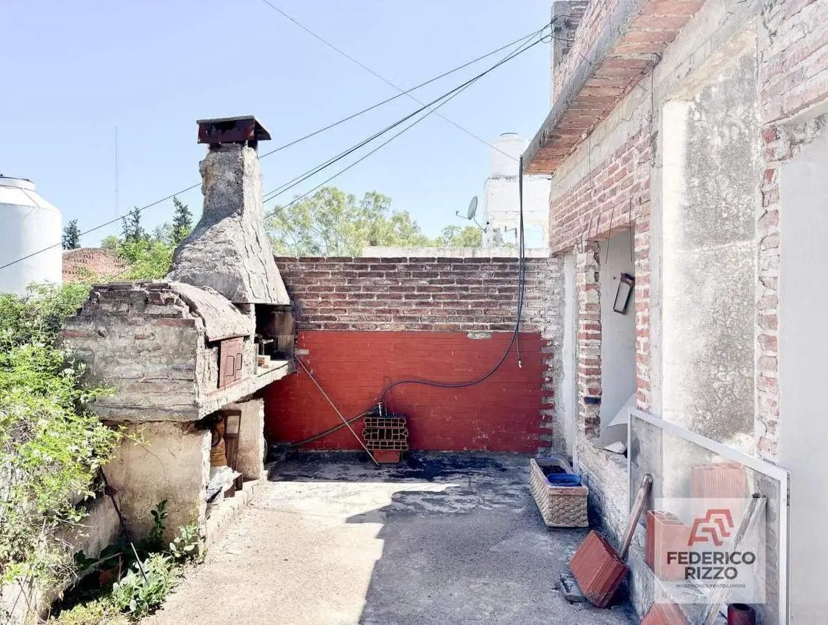 PEDRO CHUTRO 335. VENDO CASA CON DPTO! A RECICLAR 3