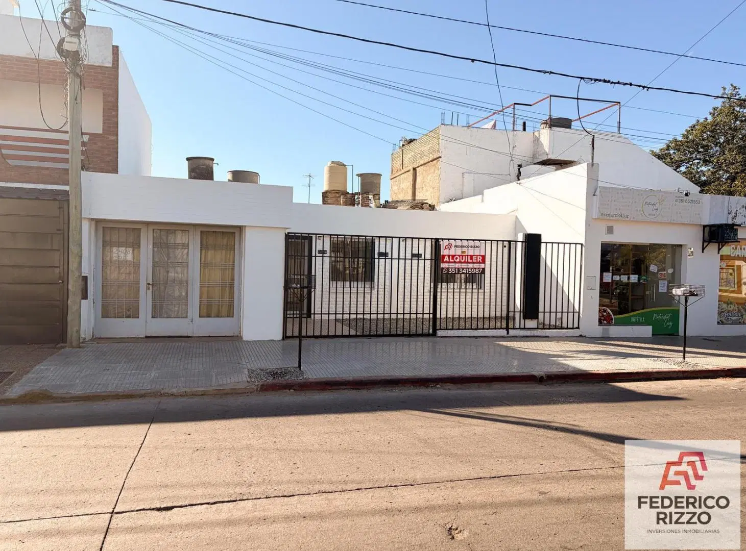 Local en alquiler. Luis Agote 2408 5
