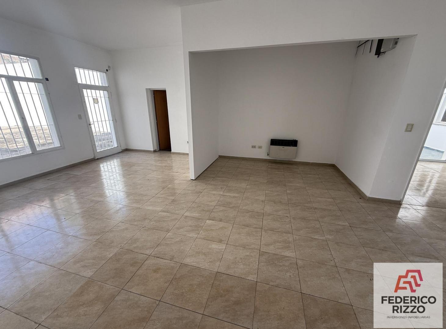 Foto de GRAN LOCAL EN ALQUILER EXCLUSIVO B° GENERAL PAZ. SARMIENTO 1150, imagen 3