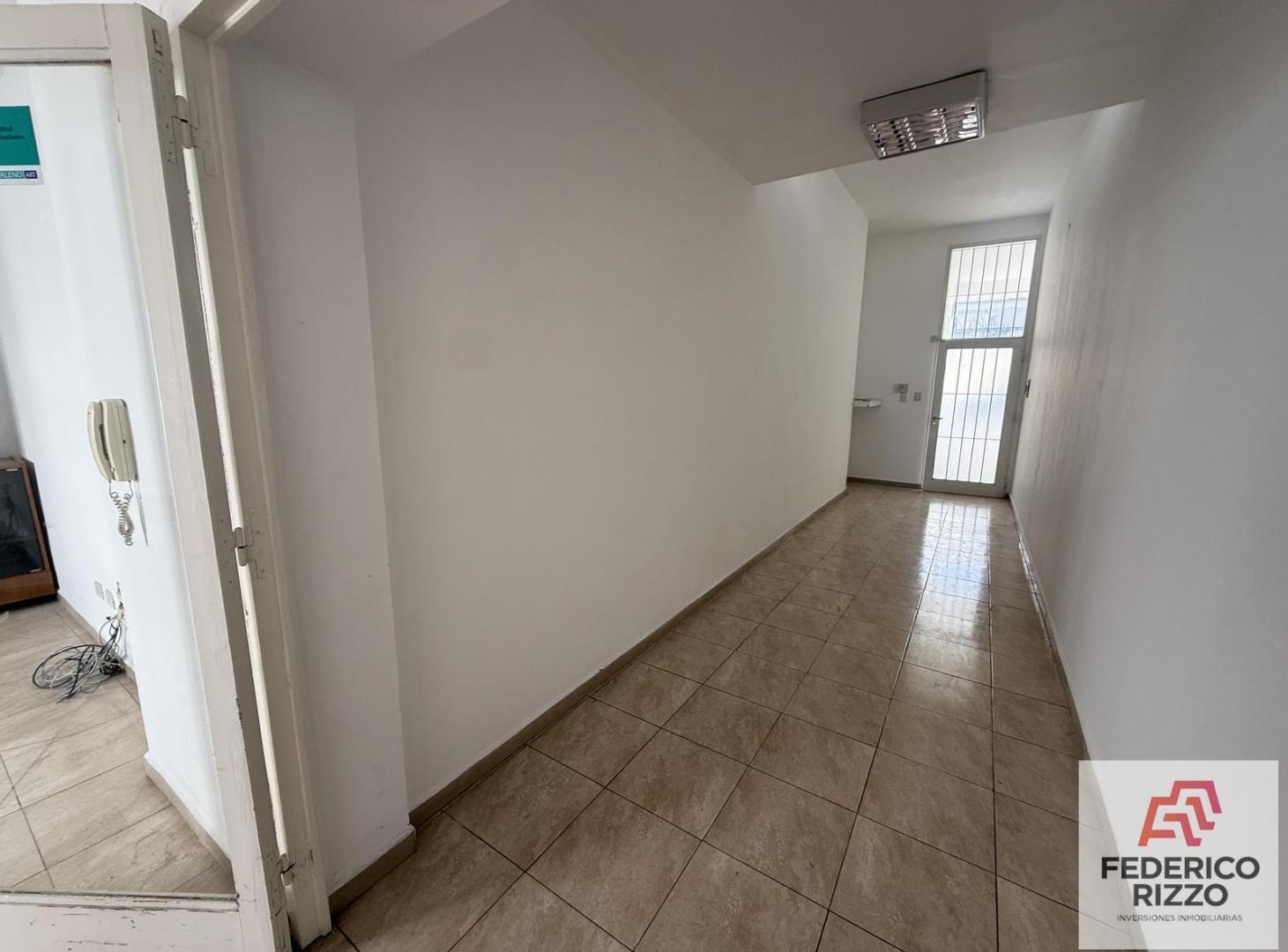 Foto de GRAN LOCAL EN ALQUILER EXCLUSIVO B° GENERAL PAZ. SARMIENTO 1150, imagen 5