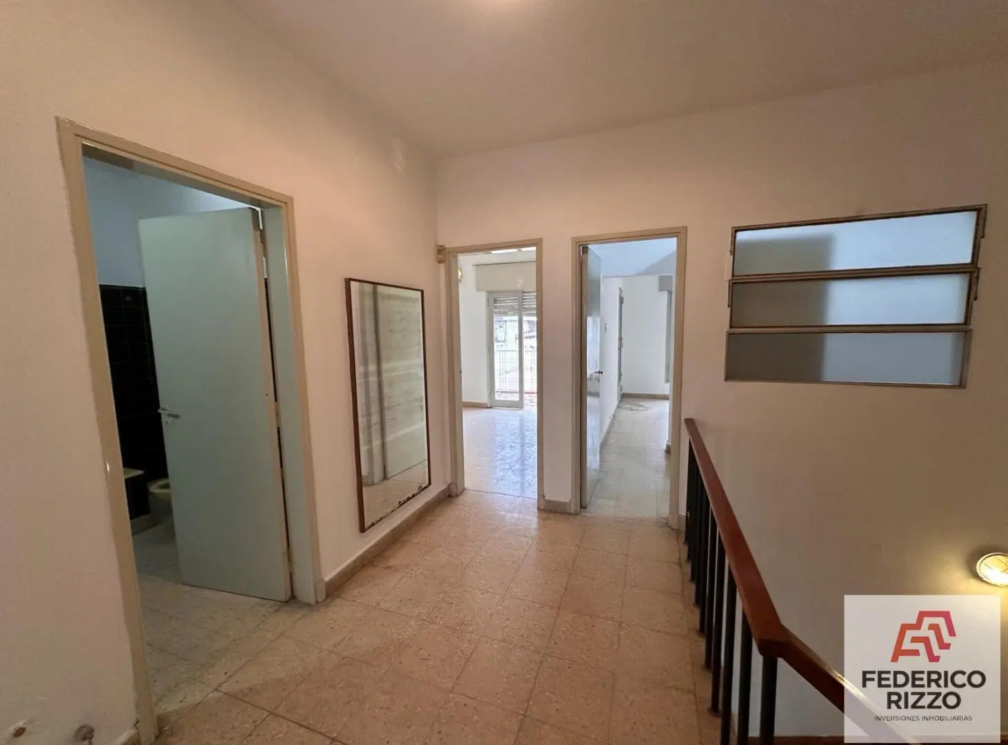 Casa en venta sobre Los Granaderos! 4 dormitorios + patio + local activo con renta 5