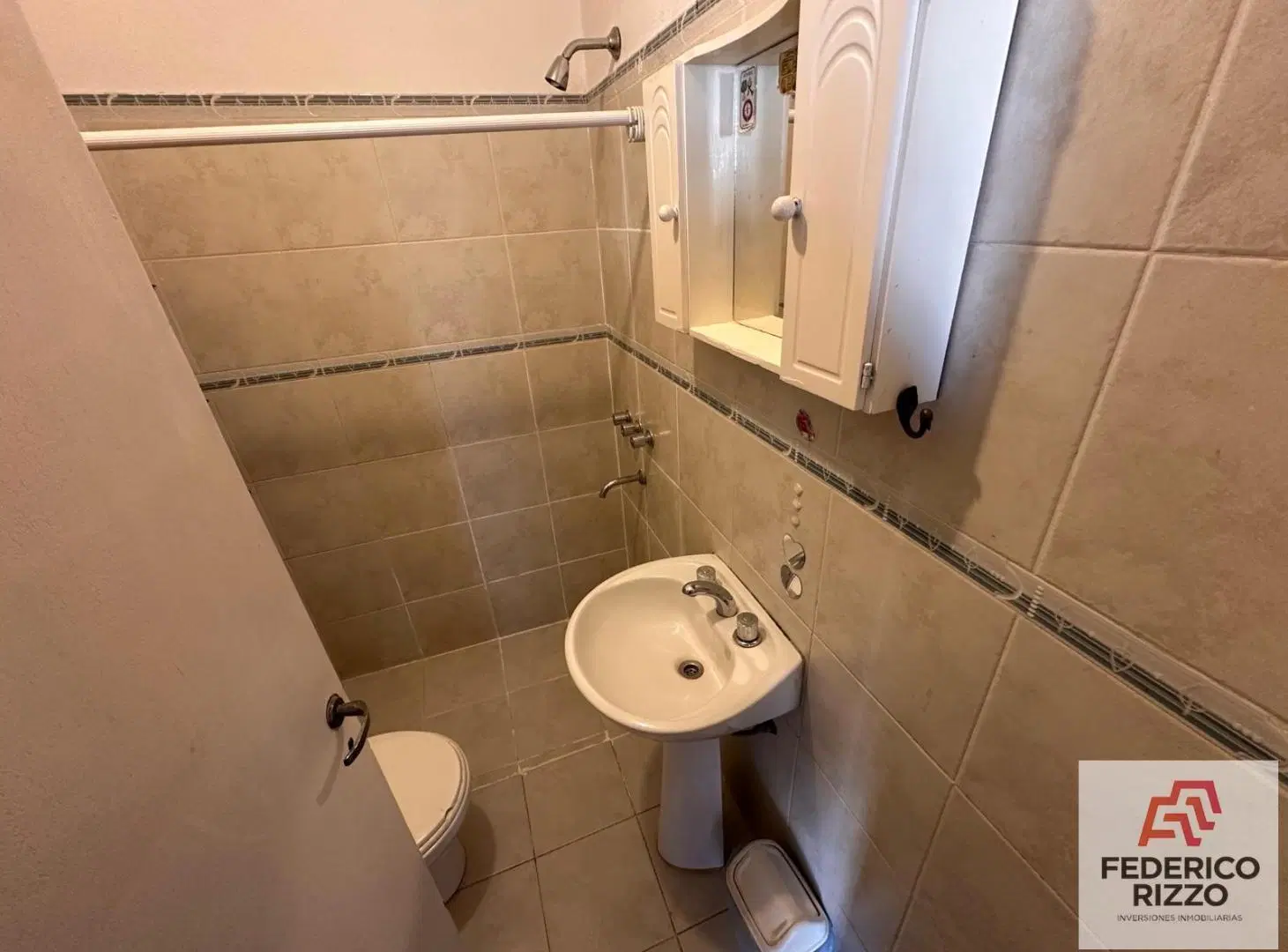 Departamento planta alta en alquiler en Juniors! Amoblado + sin expensas 8