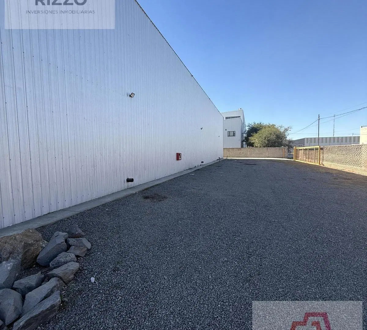 DEPÓSITO EN ALQUILER DE 500 A 2.500 m² CON OFICINAS ZONA FABRIL INTERFÁBRICA, B° FERREYRA 3