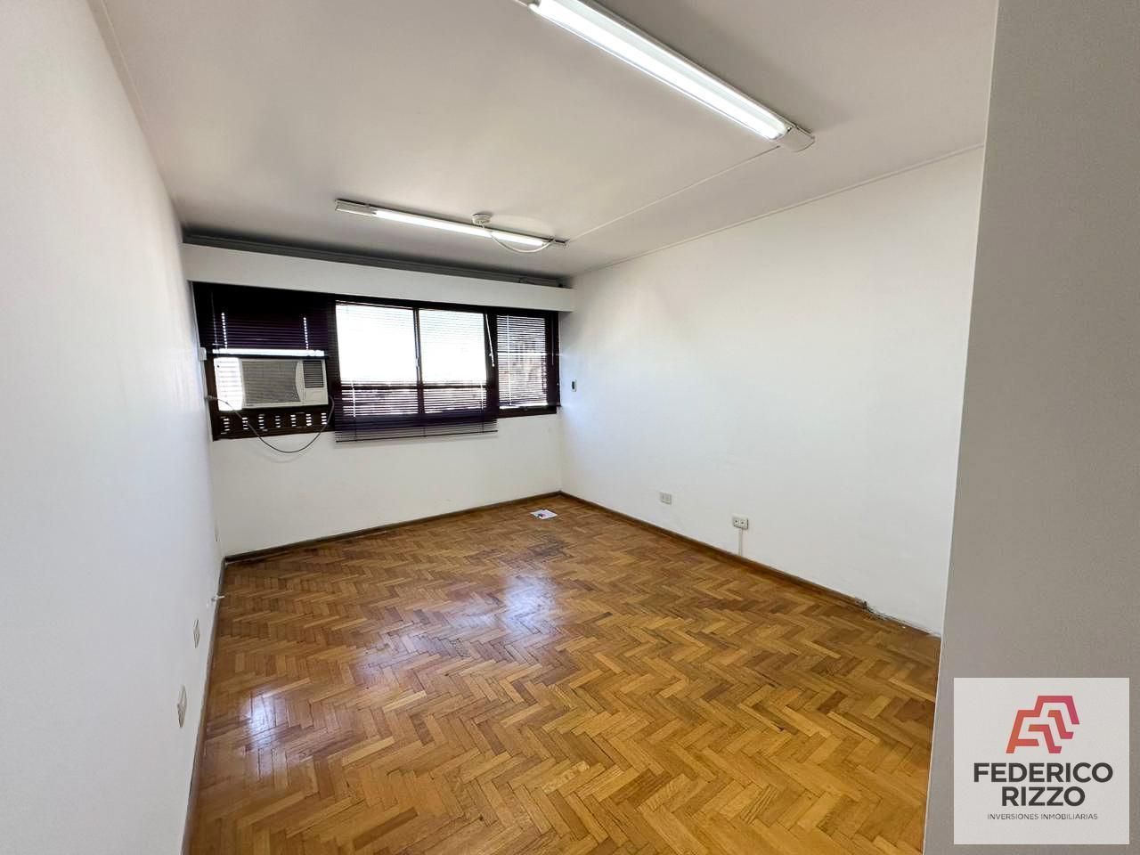 Foto de En alquiler Excelente Oficina en el edificio Sirio-Libanes. Centro, imagen 1