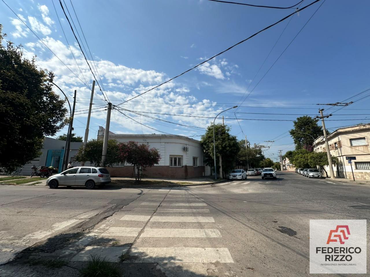 Foto de Casa en Venta en General Paz! APTO DESARROLLO! PB + 7 PISOS, imagen 1