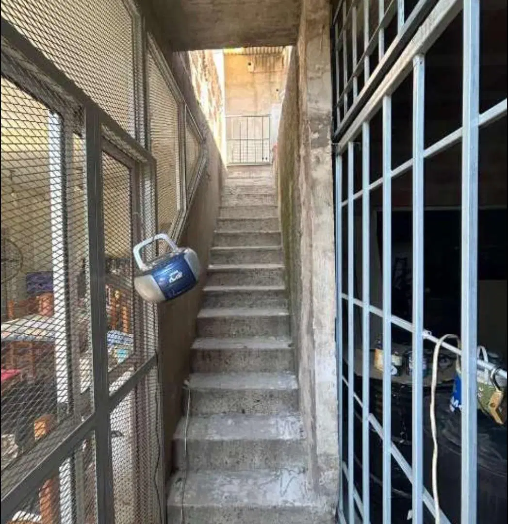 Casa con galpon en y departamento en venta Paso del Rey 4