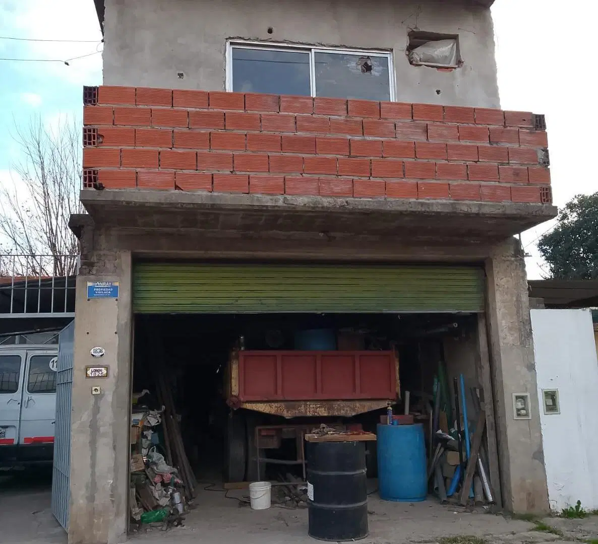 Casa con galpon en y departamento en venta Paso del Rey 2