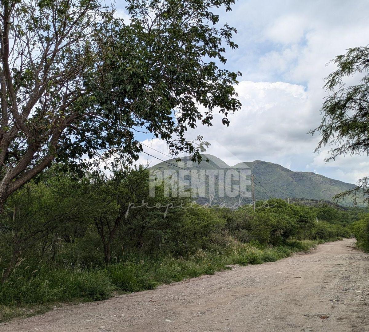 Villa Cielo Terreno de 2521 m². Ubicación en Esquina Ideal con Proyecto Aprobado 3