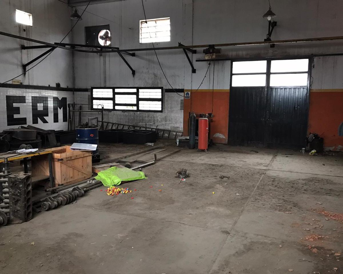 Predio Industrial - Velez Sarsfield 5500 - 2140 m² 3