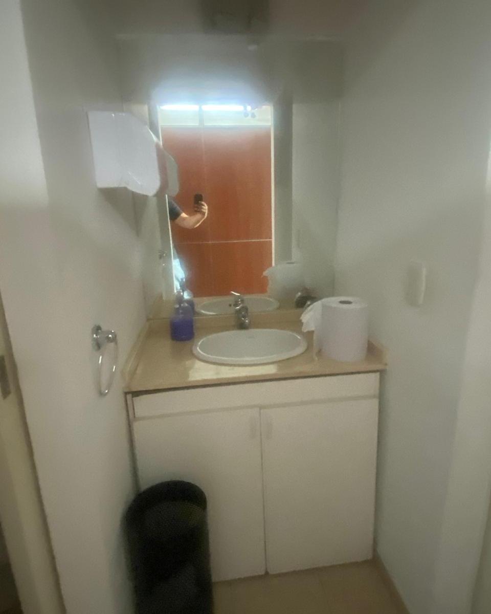 Foto de OFICINA AMOBLADA - 120M2 - BARRIO CENTRO, imagen 2