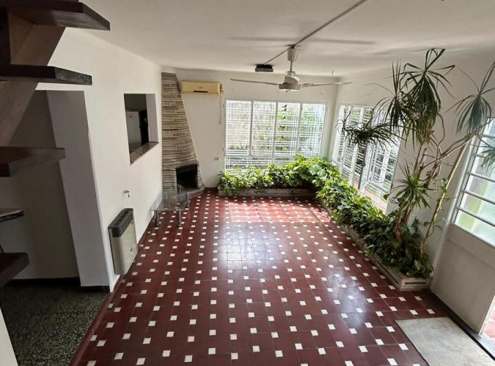 Casa en venta APTA BANCO , tres dormitorios, cochera- Hudson 5