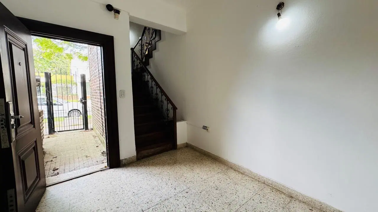 Venta casa 4 dormitorios, parque, cochera, 3