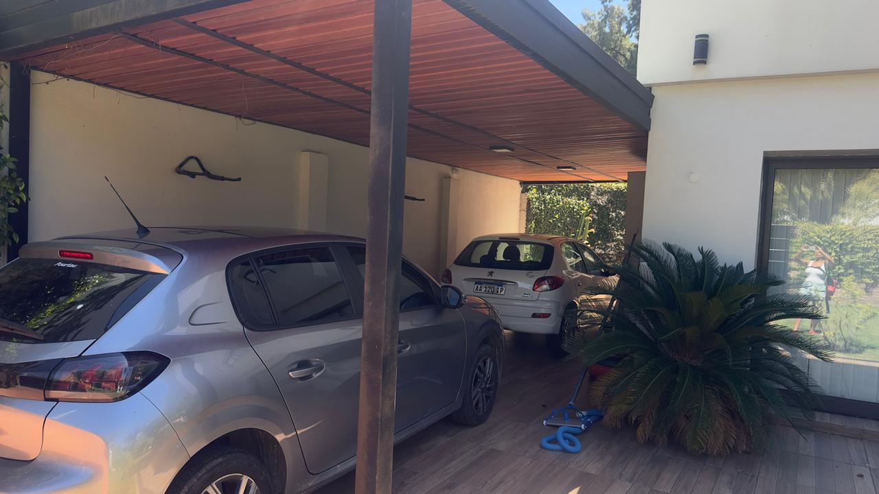Foto de Casa de categoria gonnet entre caminos jadin pileta, imagen 5