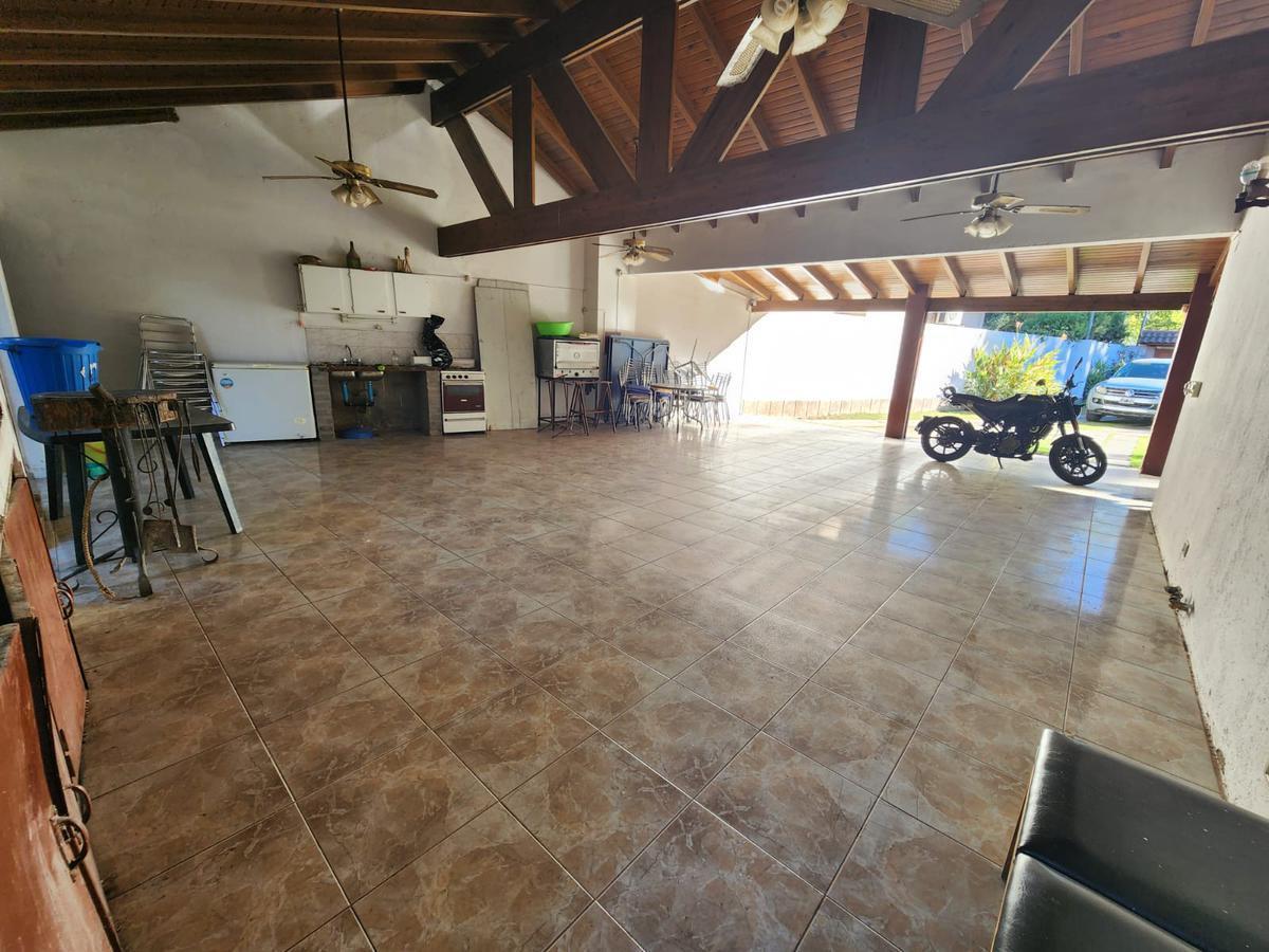 Gran Casa en Chacras de Coria 2