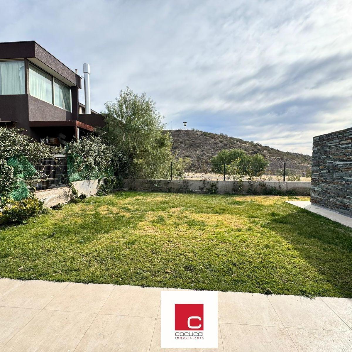 Casa en Venta en El Prestigioso Barrio Privado Dalvian! 1