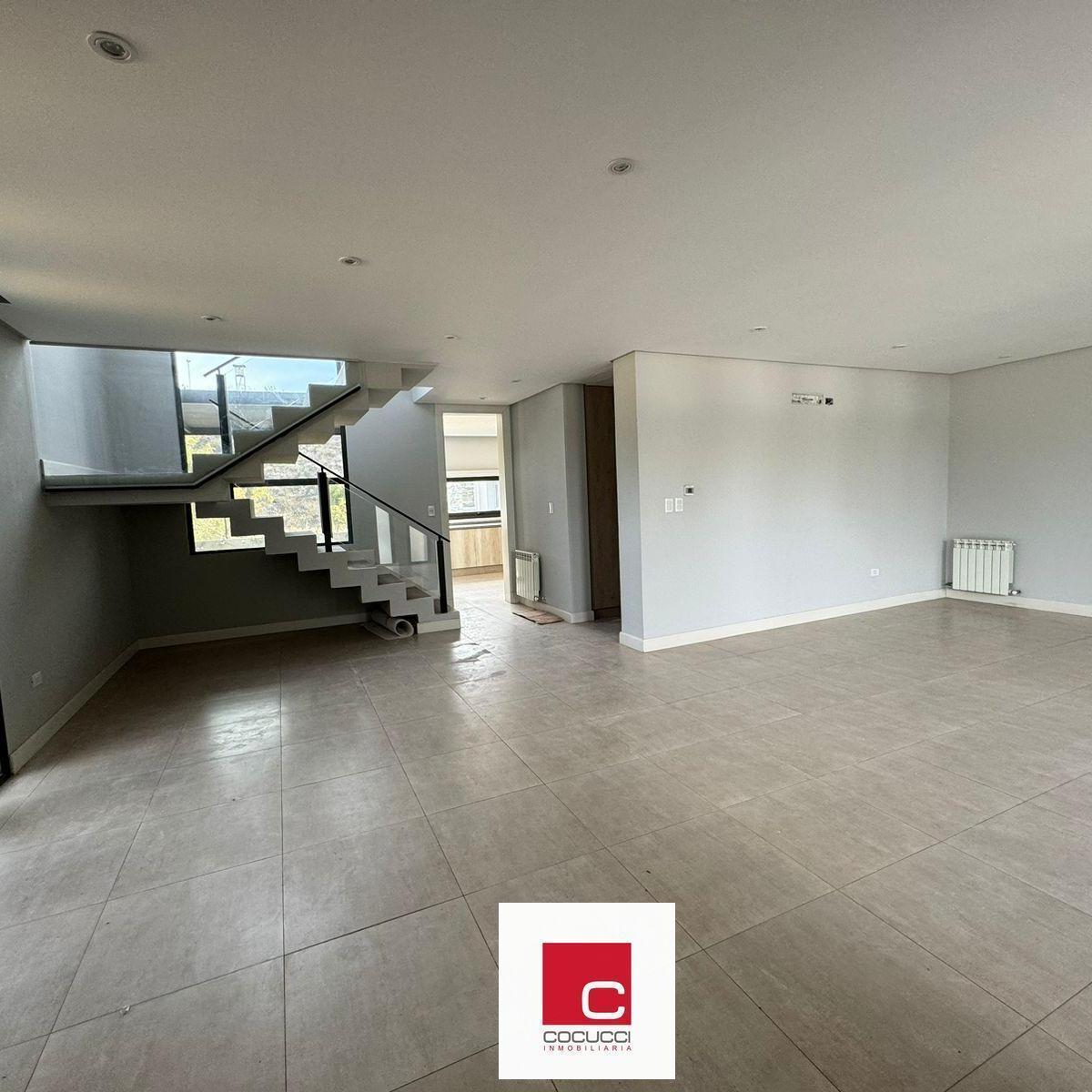 Casa en Venta en El Prestigioso Barrio Privado Dalvian! 4