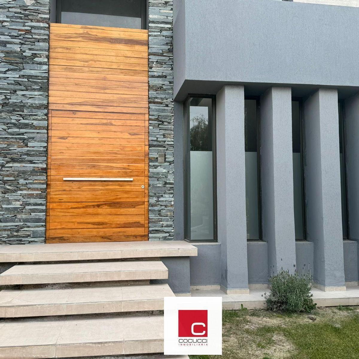 Casa en Venta en El Prestigioso Barrio Privado Dalvian! 2