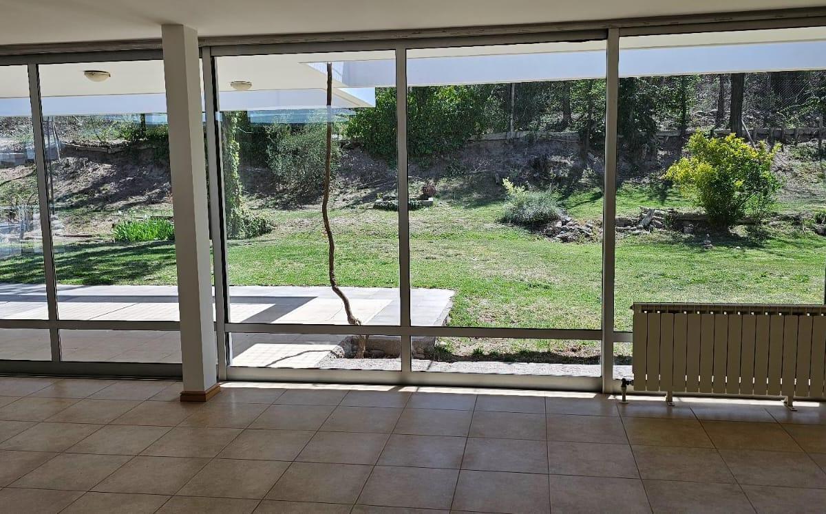 Excelente Casa en Barrio Privado 4