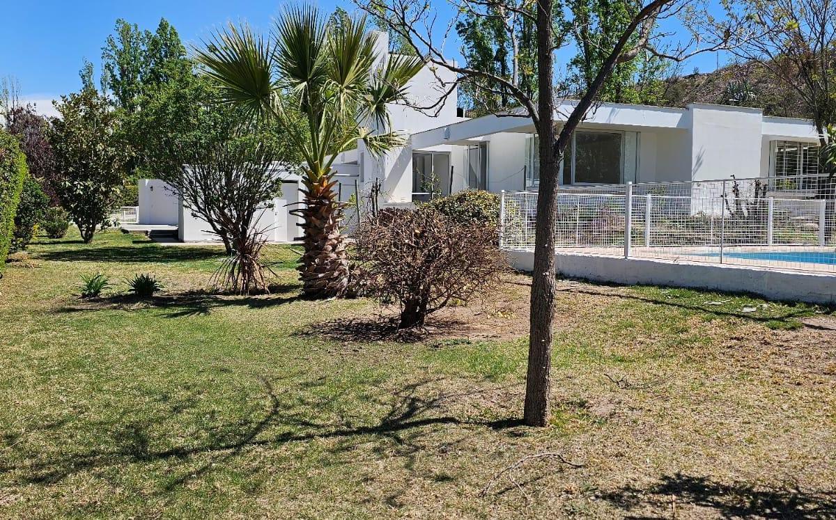 Excelente Casa en Barrio Privado 3