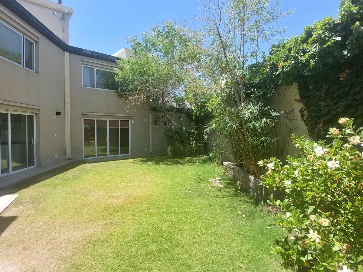 Casa en Barrio Privado 1