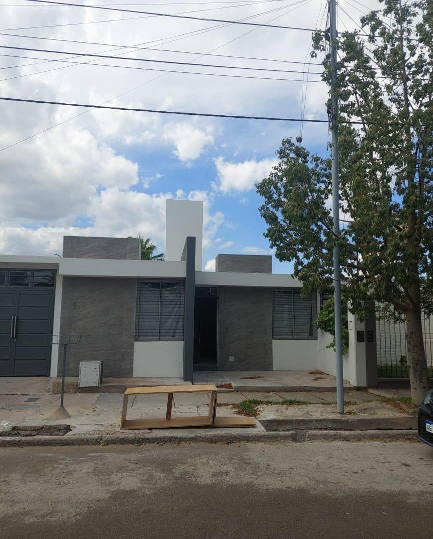 Casa en Barrio Viajantes Dorrego