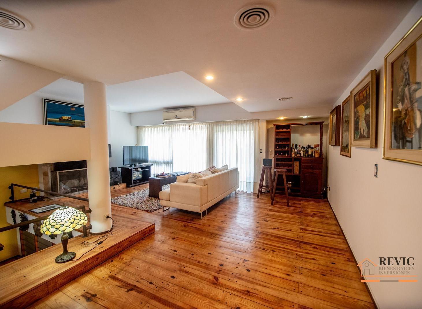 Foto de Casa en Venta de 3 Pisos – Barrio Martín | Zona Parque y Río, imagen 1