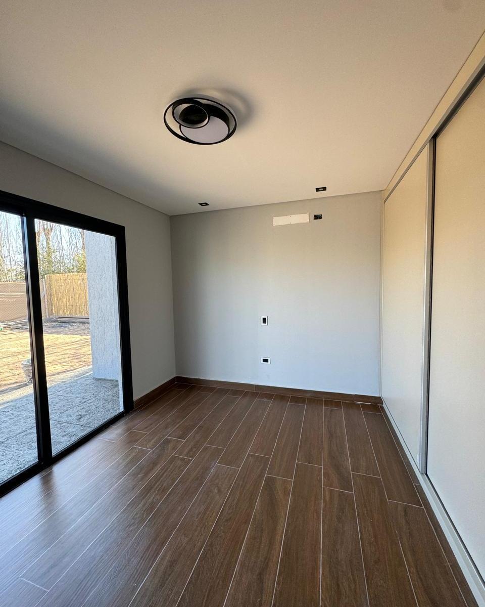 Venta Casa Lar de Vieytes III 4