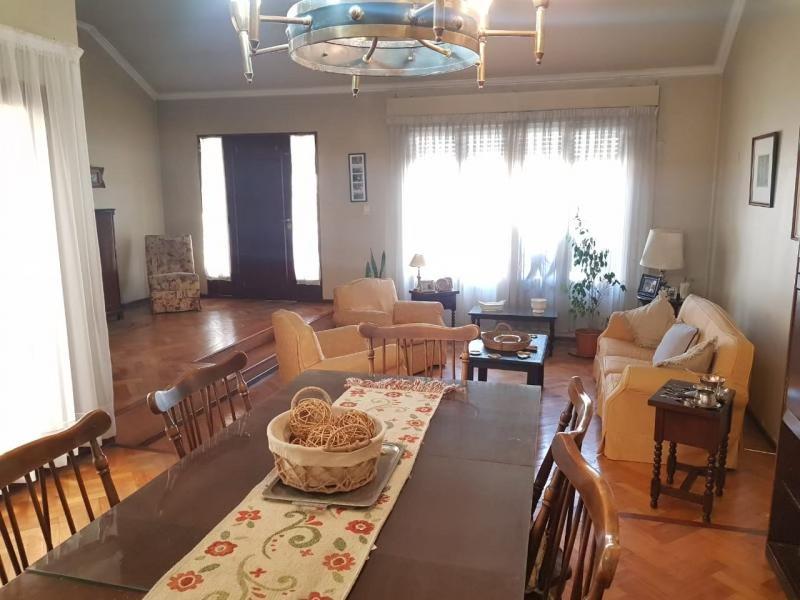 CASA EN VENTA BARRIO SANTA ANA