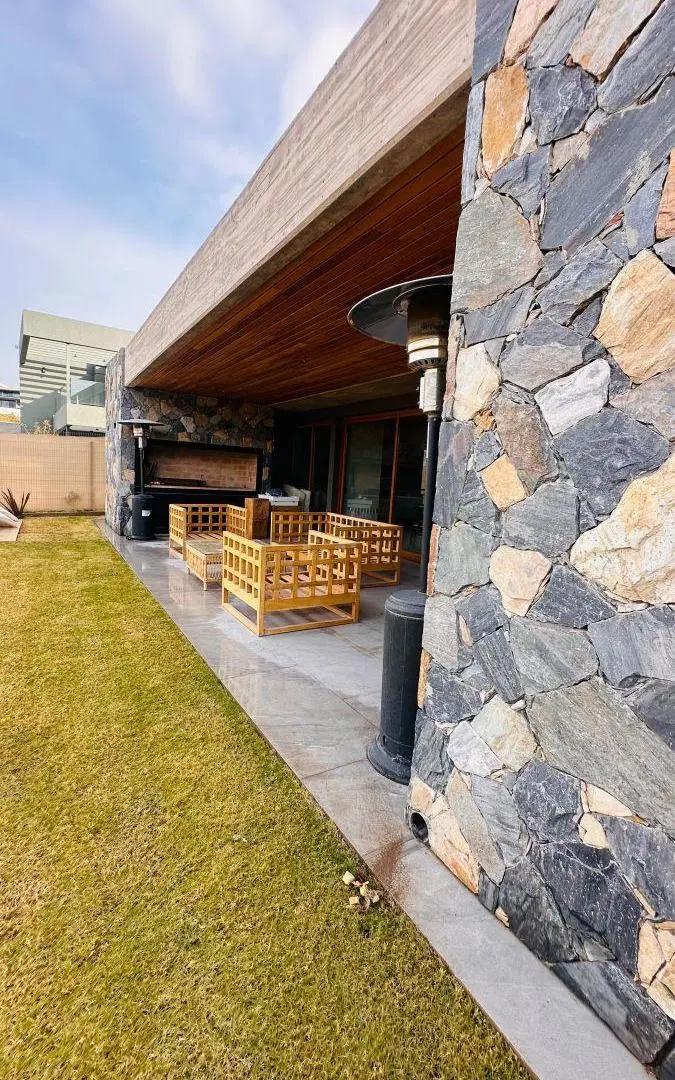 VENTA CASA CUATRO DORMITORIOS EN BARRIO AGUARIBAY VALLE CHACRAS DE CORIA 3