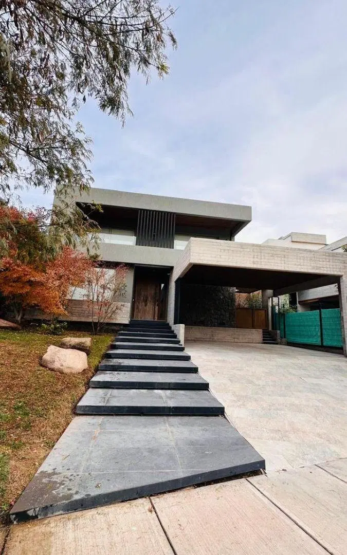 VENTA CHALET DE CATEGORIA EN BARRIO PALMARES VALLEY 1
