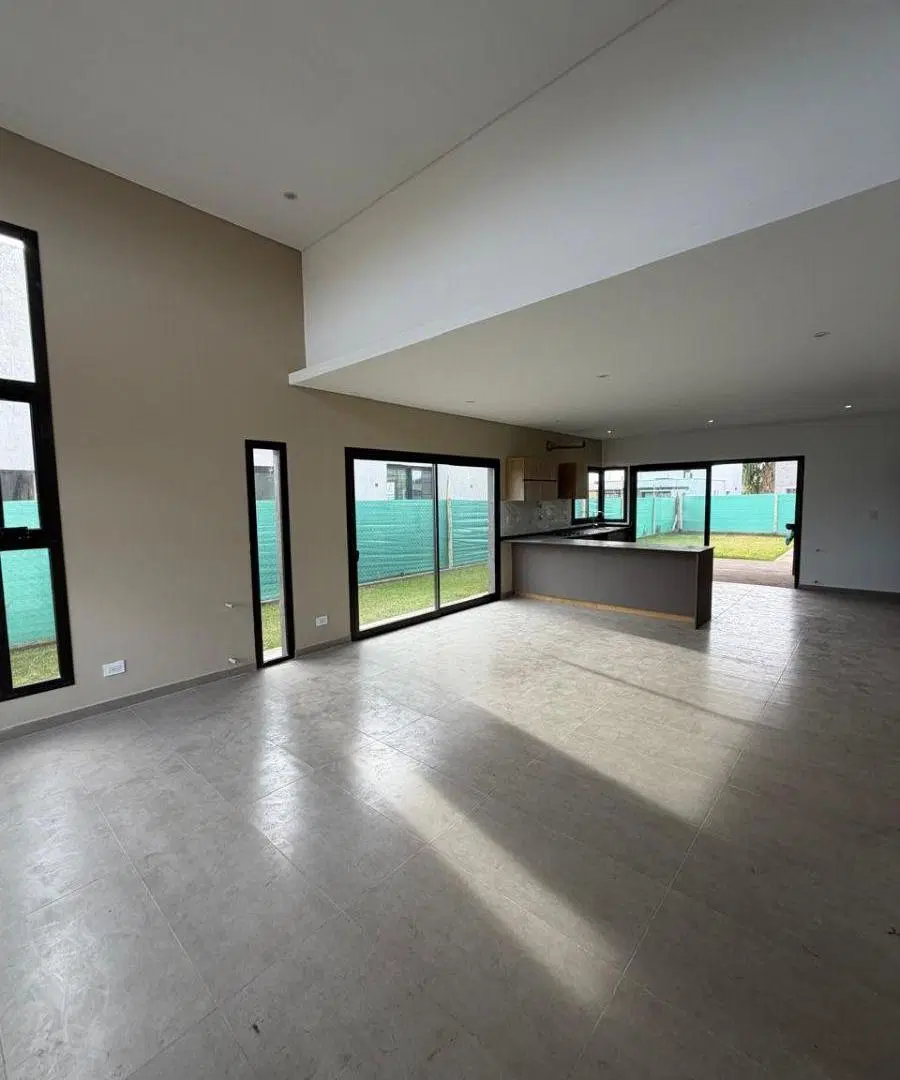 VENTA CASA A ESTRENAR EN BARRIO LAR DE VIEYTES III 4