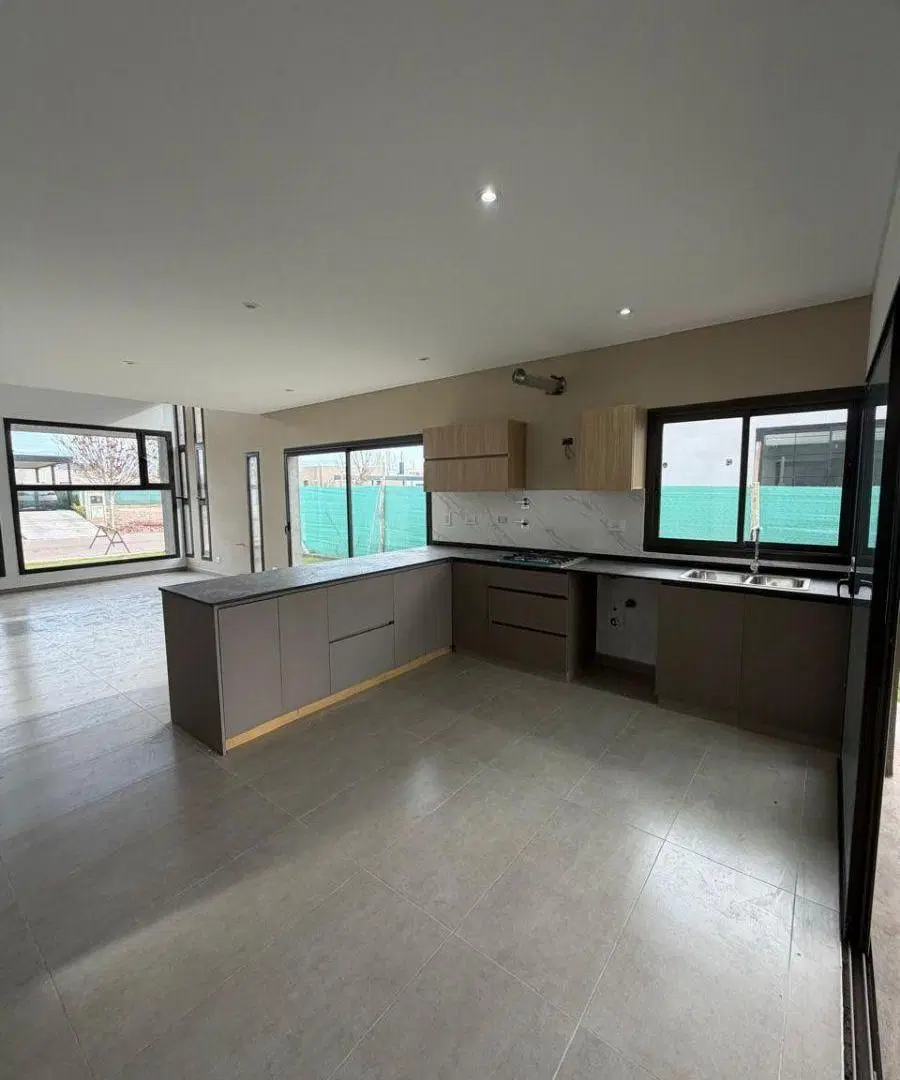 VENTA CASA A ESTRENAR EN BARRIO LAR DE VIEYTES III 2