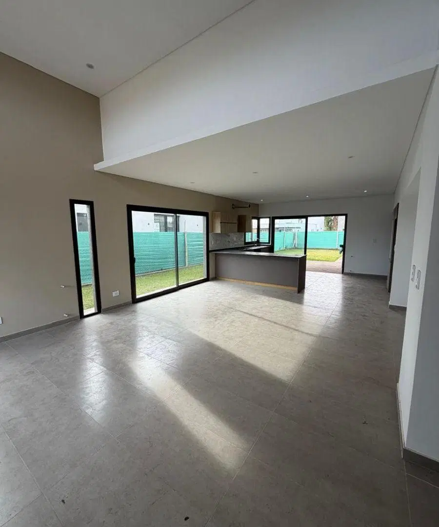 VENTA CASA A ESTRENAR EN BARRIO LAR DE VIEYTES III 5