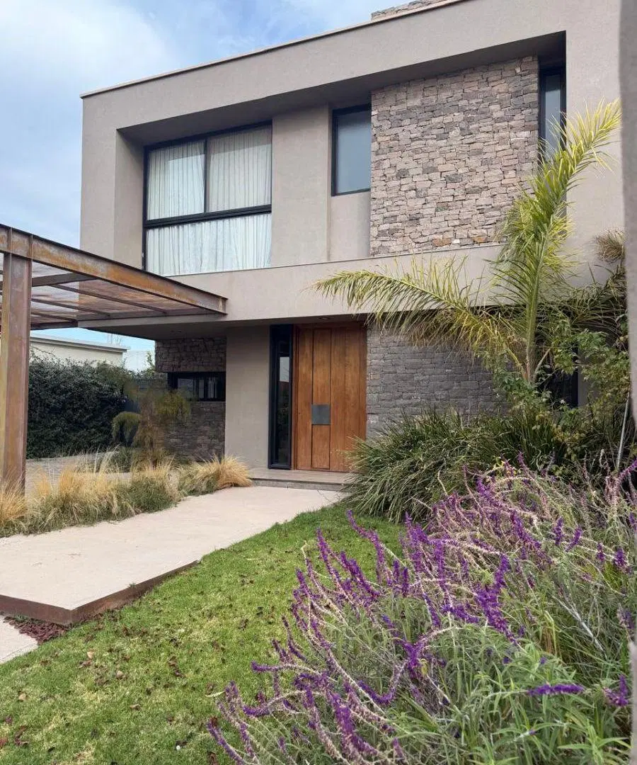 VENTA CASA DE CATEGORIA BARRIO LOMAS DE TERRADA LUJAN DE CUYO 5