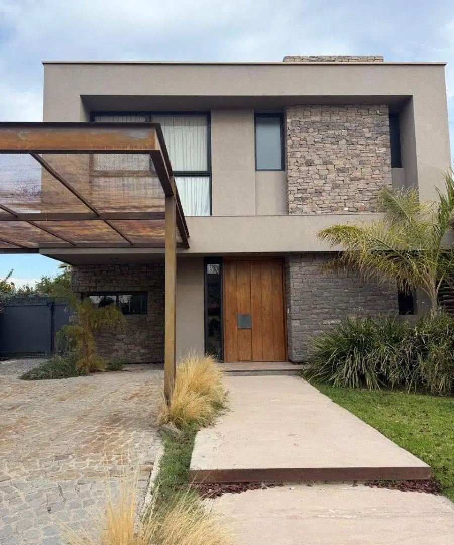 VENTA CASA DE CATEGORIA BARRIO LOMAS DE TERRADA LUJAN DE CUYO 3