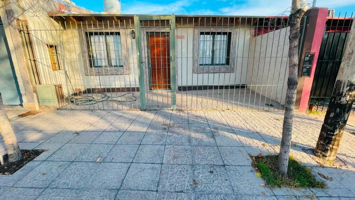 CASA EN VENTA EN GUAYMALLEN 4