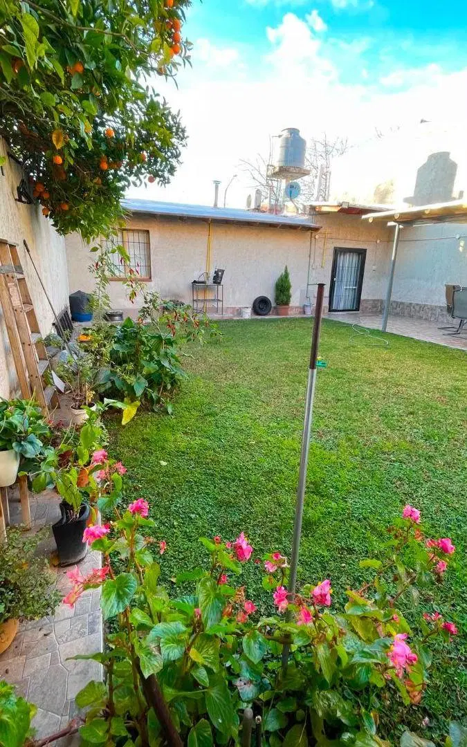 CASA EN VENTA EN GUAYMALLEN 1