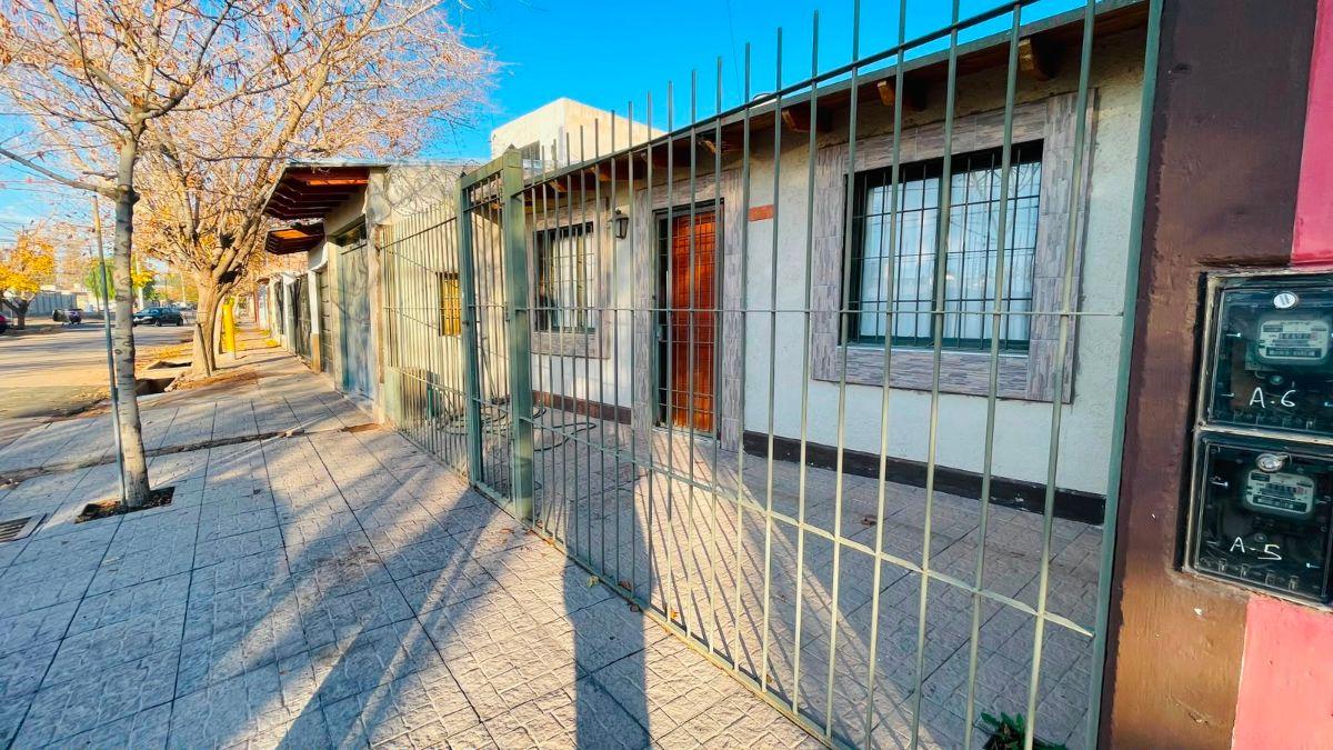 CASA EN VENTA EN GUAYMALLEN
