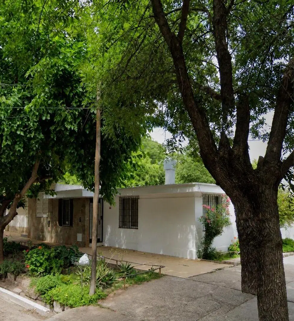 VENTA CASA EN GODOY CRUZ 8