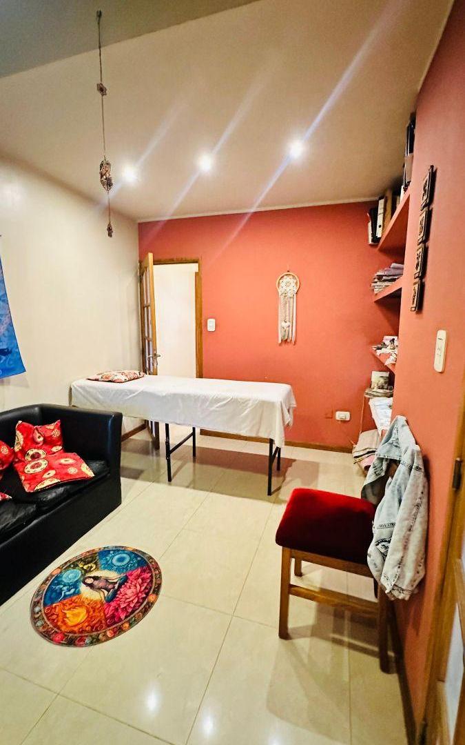 Foto de VENTA CASA CUATRO DORMITORIOS RECICLADA EN GUAYMALLEN, imagen 4