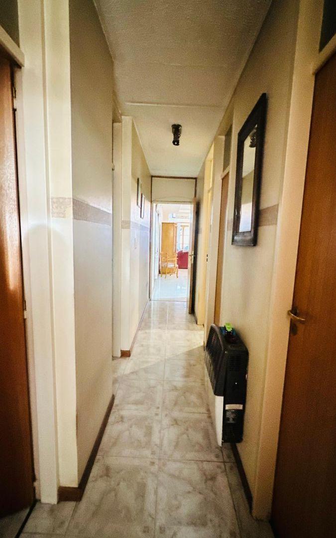 Foto de VENTA CASA CUATRO DORMITORIOS RECICLADA EN GUAYMALLEN, imagen 3