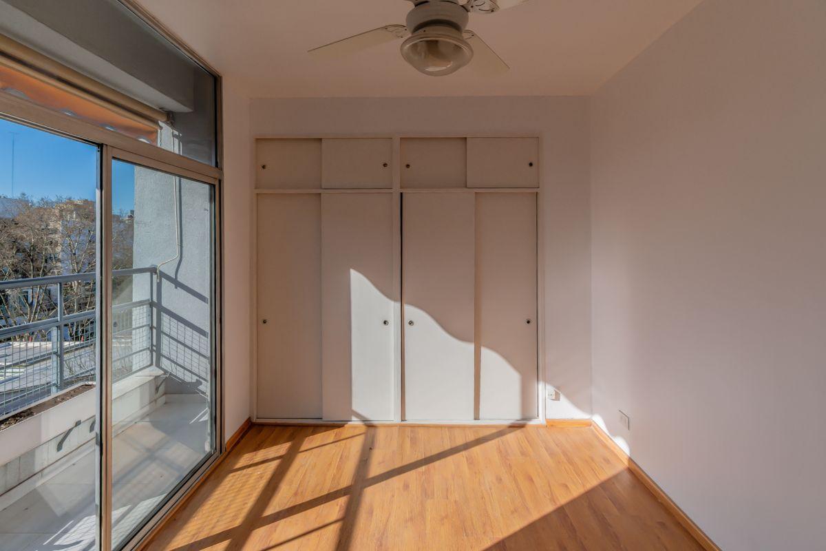 3 ambientes en venta en Flores - 88 m2 muy luminoso techos altos