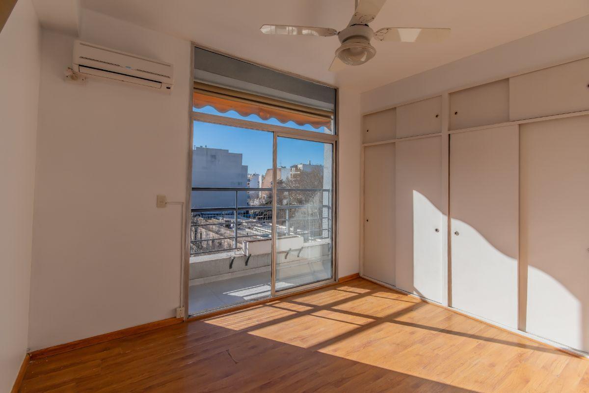 3 ambientes en venta en Flores - 88 m2 muy luminoso techos altos