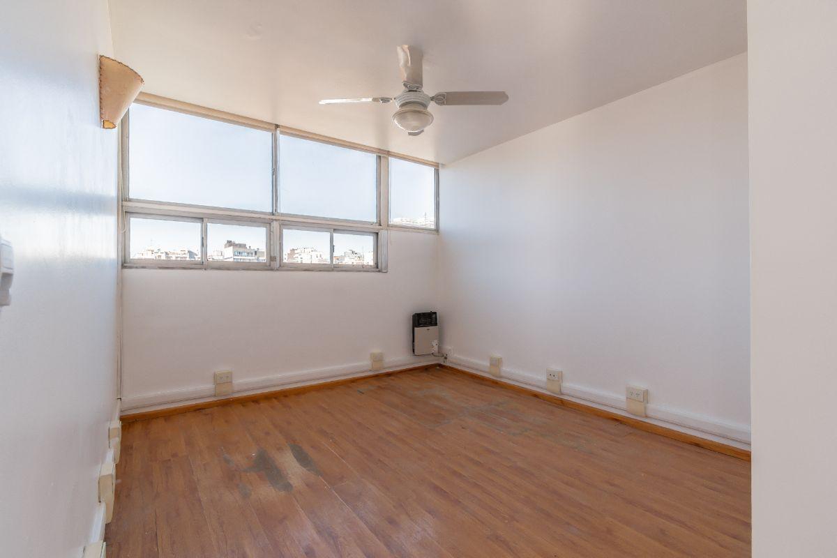 3 ambientes en venta en Flores - 88 m2 muy luminoso techos altos