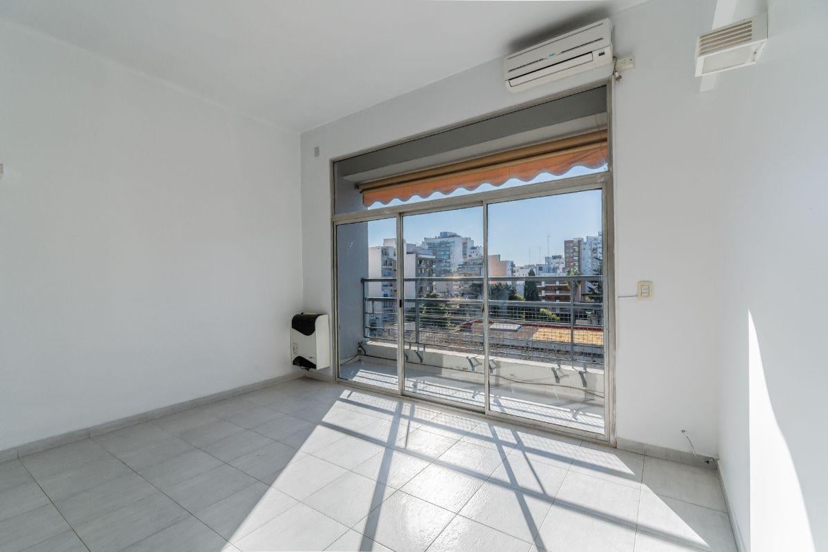 3 ambientes en venta en Flores - 88 m2 muy luminoso techos altos